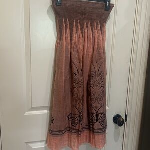 Beautiful boutique’s skirt. Gorgeous salmon and brown . Looks like silk.